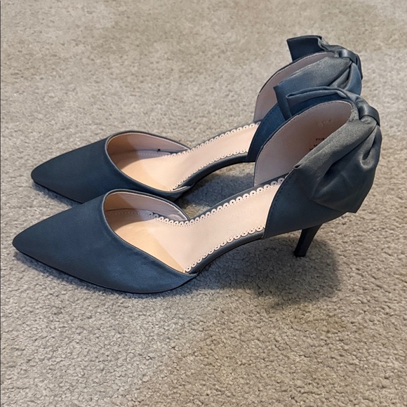 Journee Collection Charcoal Gray Tanzi Bow Heels - Picture 5 of 13